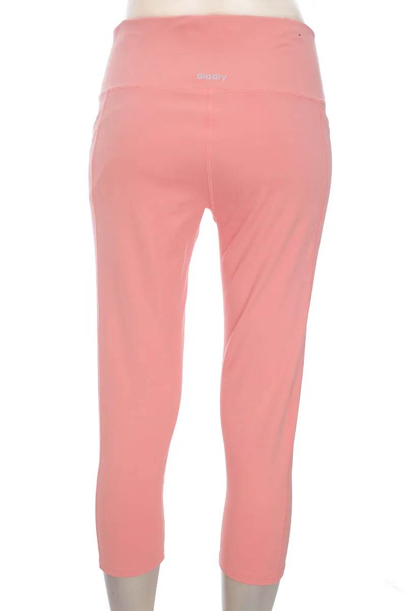 ROPA DEPORTIVA / SALIDA DE BAñO COLOR ROSADO  DIADORA