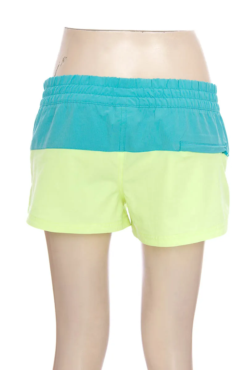 ROPA DEPORTIVA / SALIDA DE BAñO COLOR VERDE  NIKE