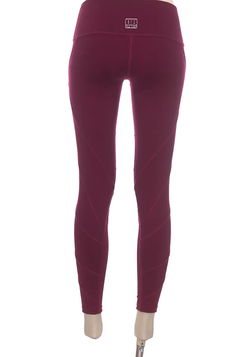 ROPA DEPORTIVA / SALIDA DE BAñO COLOR VINOTINTO  CLOSEANDO