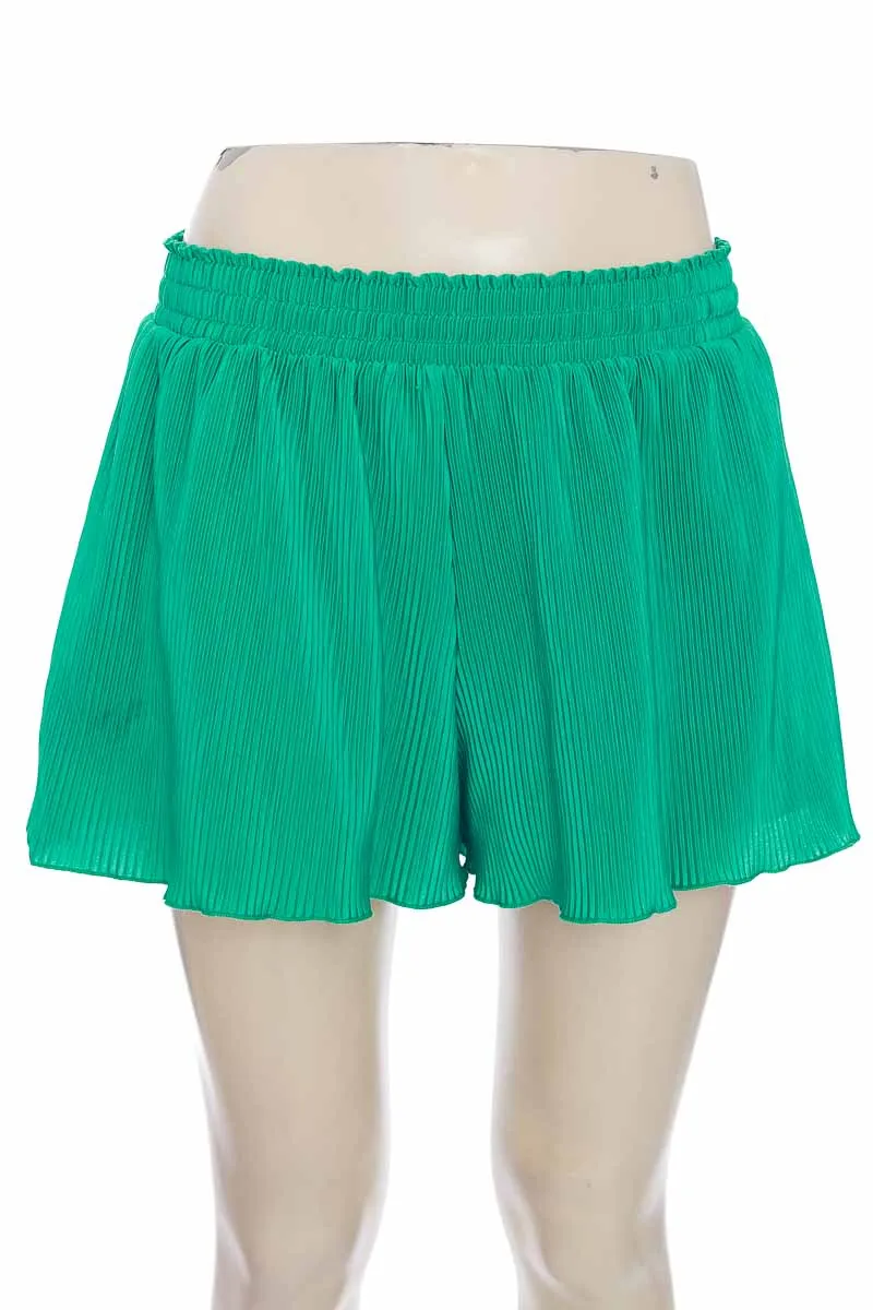 SHORT COLOR VERDE  BERSHKA