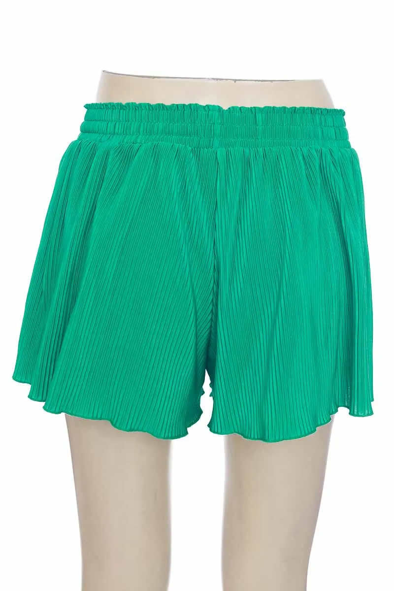 SHORT COLOR VERDE  BERSHKA