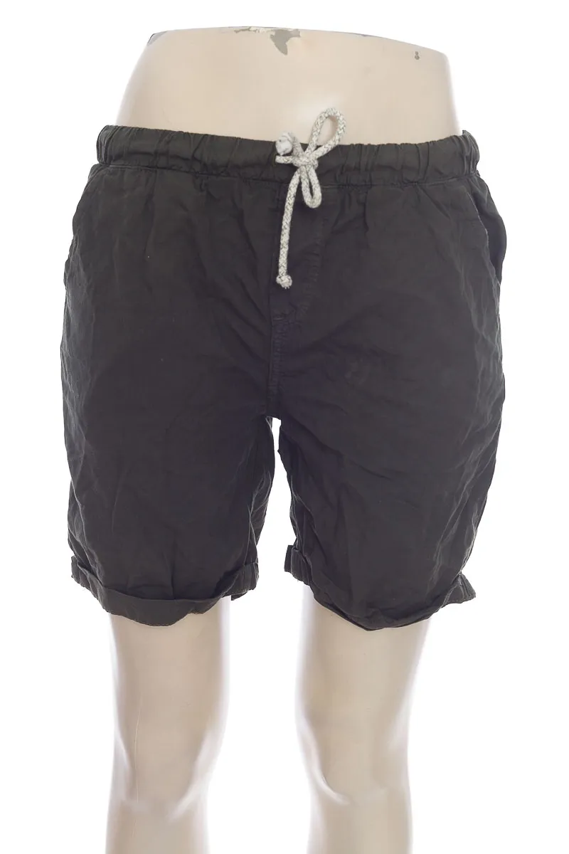 SHORT COLOR VERDE  CLOSEANDO