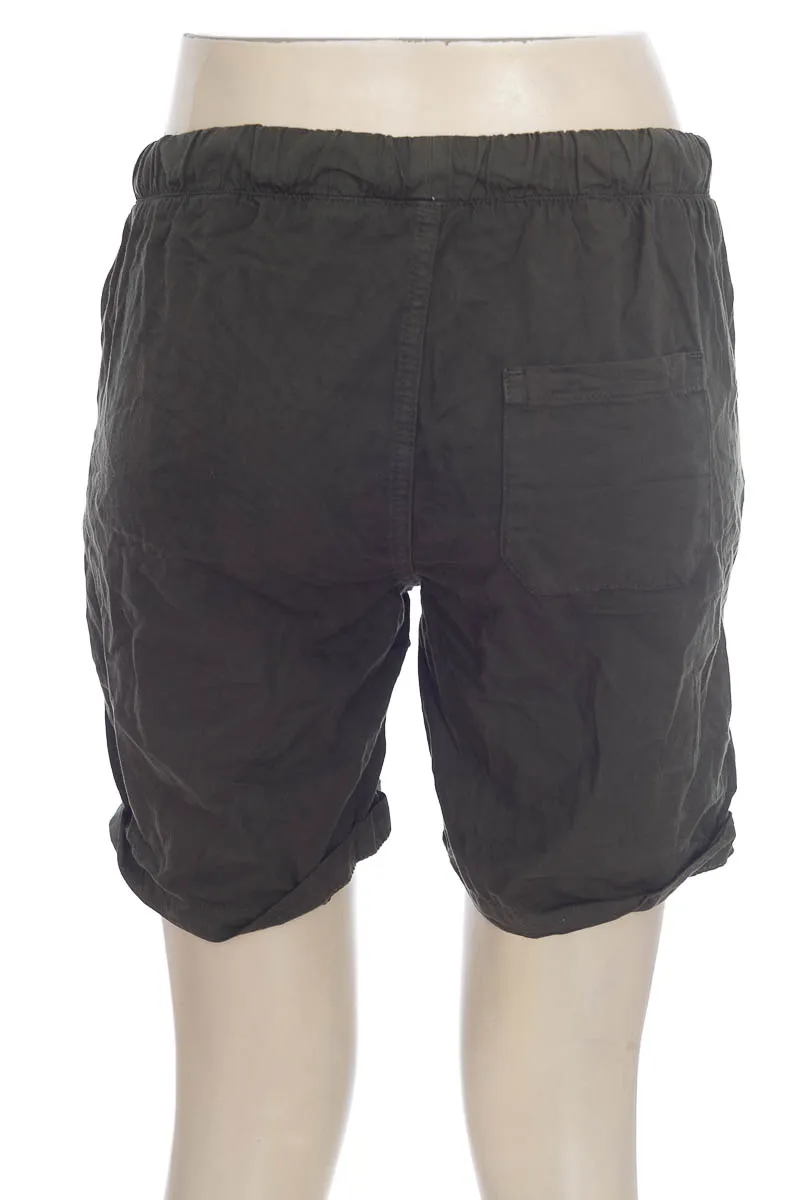 SHORT COLOR VERDE  CLOSEANDO