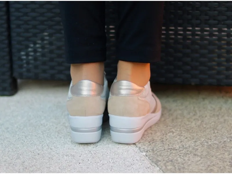 SNEAKERS CON CUÑE PATRIZIA MEPHISTO EN COLOR GRIS