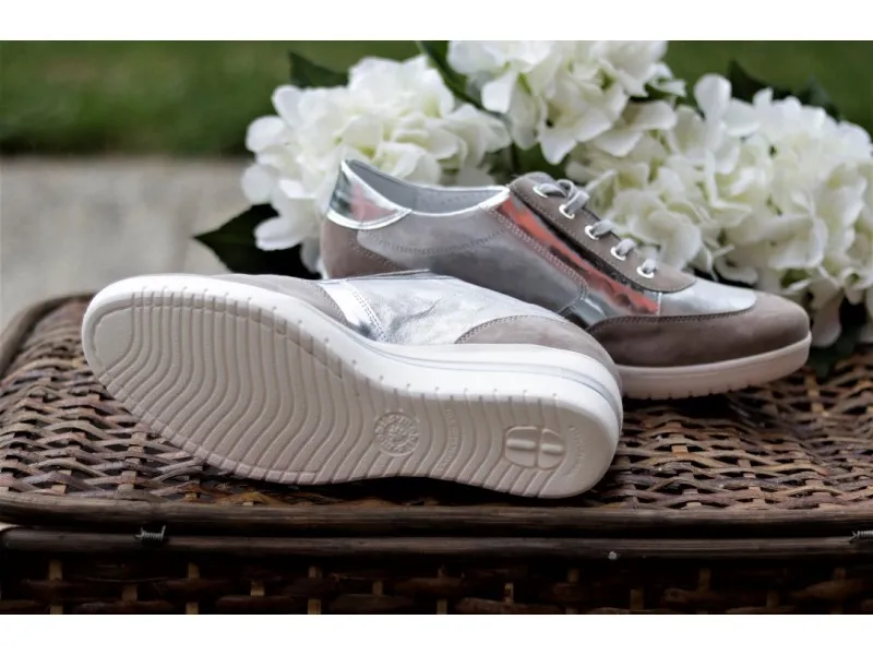 SNEAKERS CON CUÑE PATRIZIA MEPHISTO EN COLOR GRIS