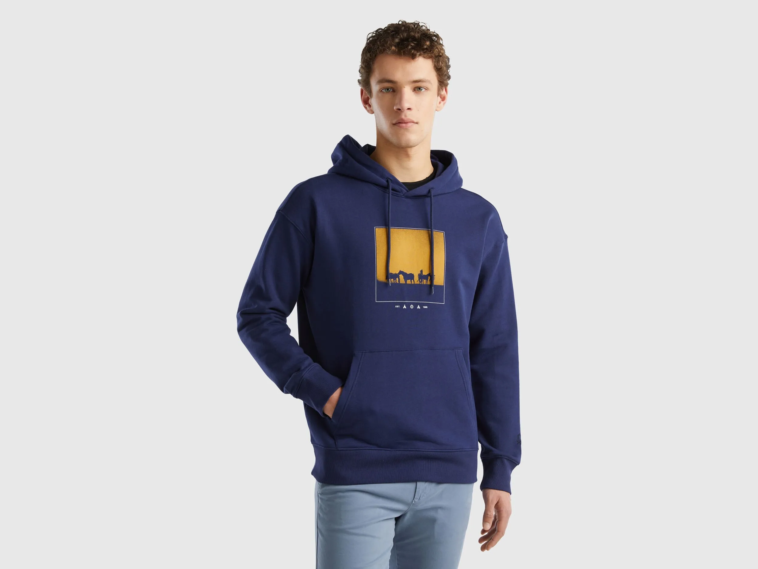 Sudadera con capucha y estampado