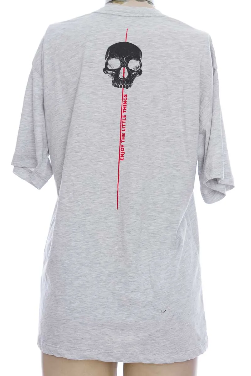 TOP / CAMISETA COLOR GRIS  BASEMENT