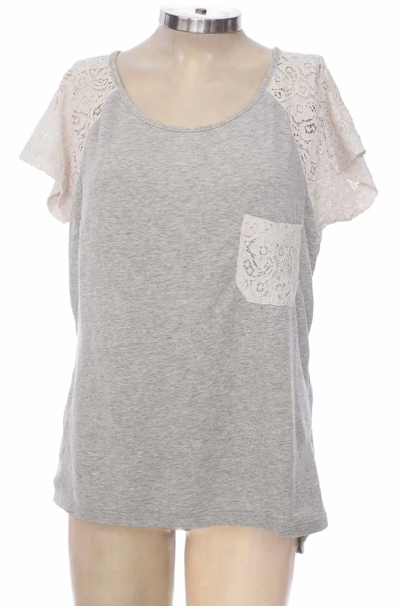 TOP / CAMISETA COLOR GRIS  FDS