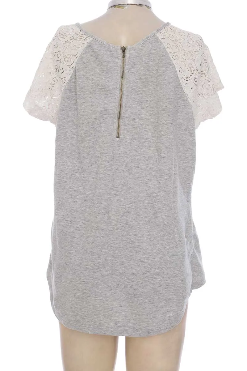 TOP / CAMISETA COLOR GRIS  FDS