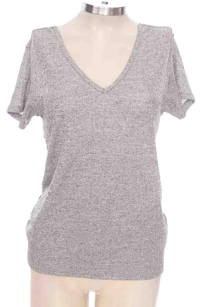 TOP / CAMISETA COLOR GRIS  PACíFIKA