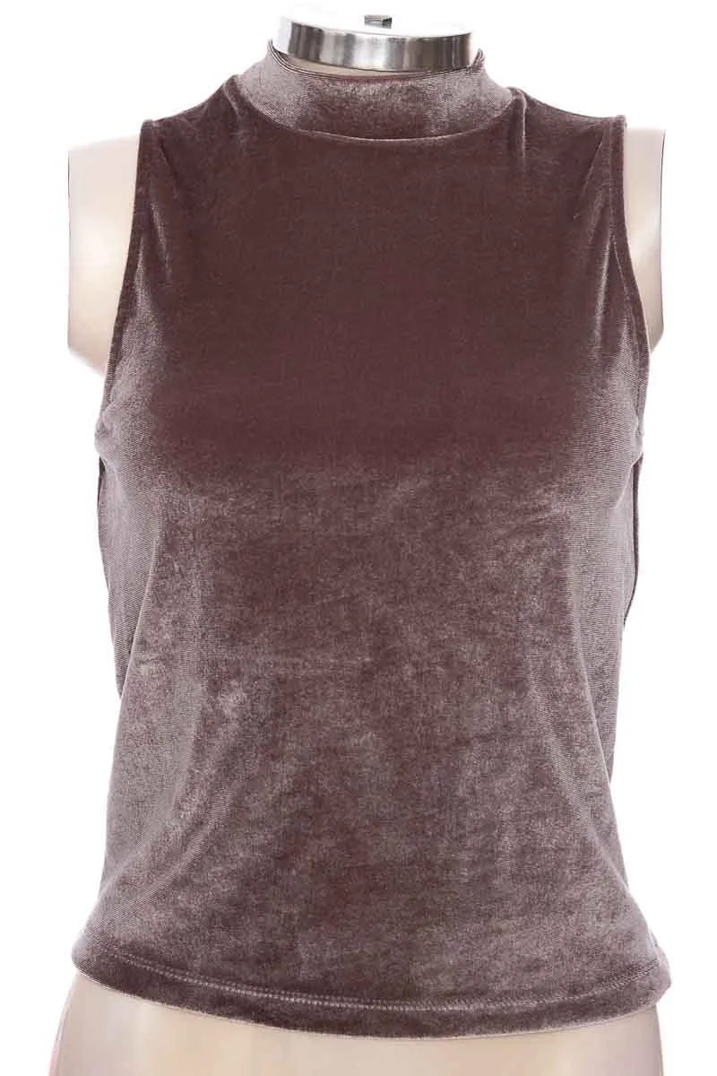 TOP / CAMISETA COLOR GRIS  STRADIVARIUS