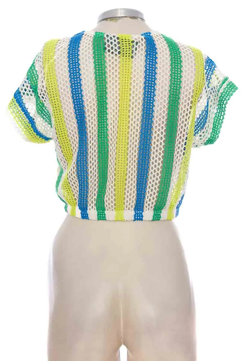 TOP / CAMISETA COLOR VERDE  CLOSEANDO