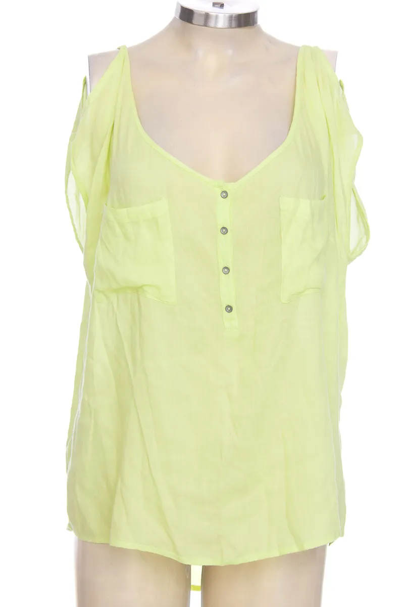 TOP / CAMISETA COLOR VERDE  STRADIVARIUS
