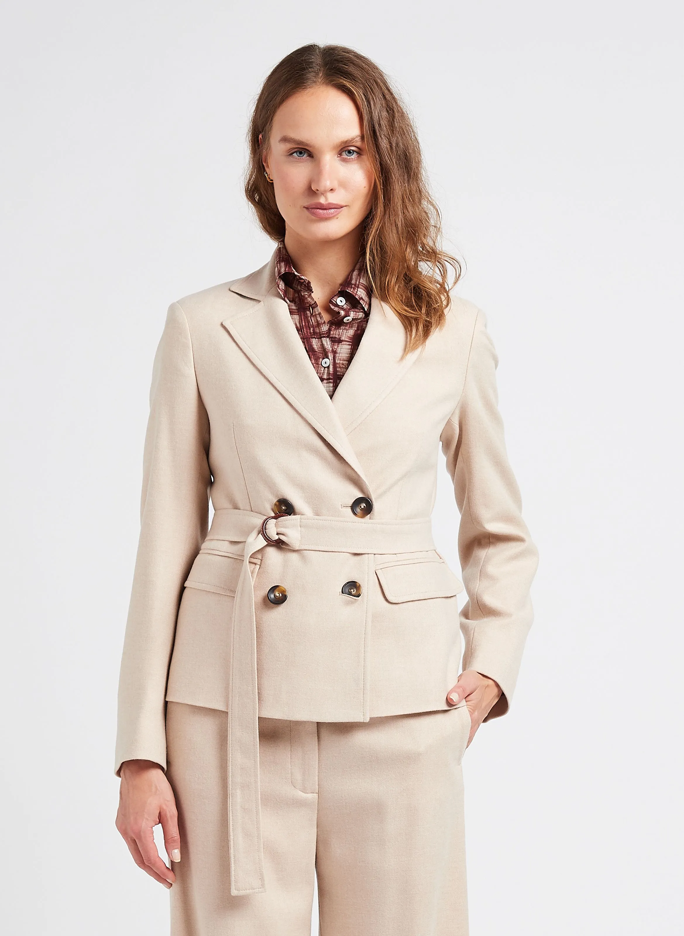 VANIO  CHAQUETA AJUSTADA CON CUELLO SASTRE EN BLANCO