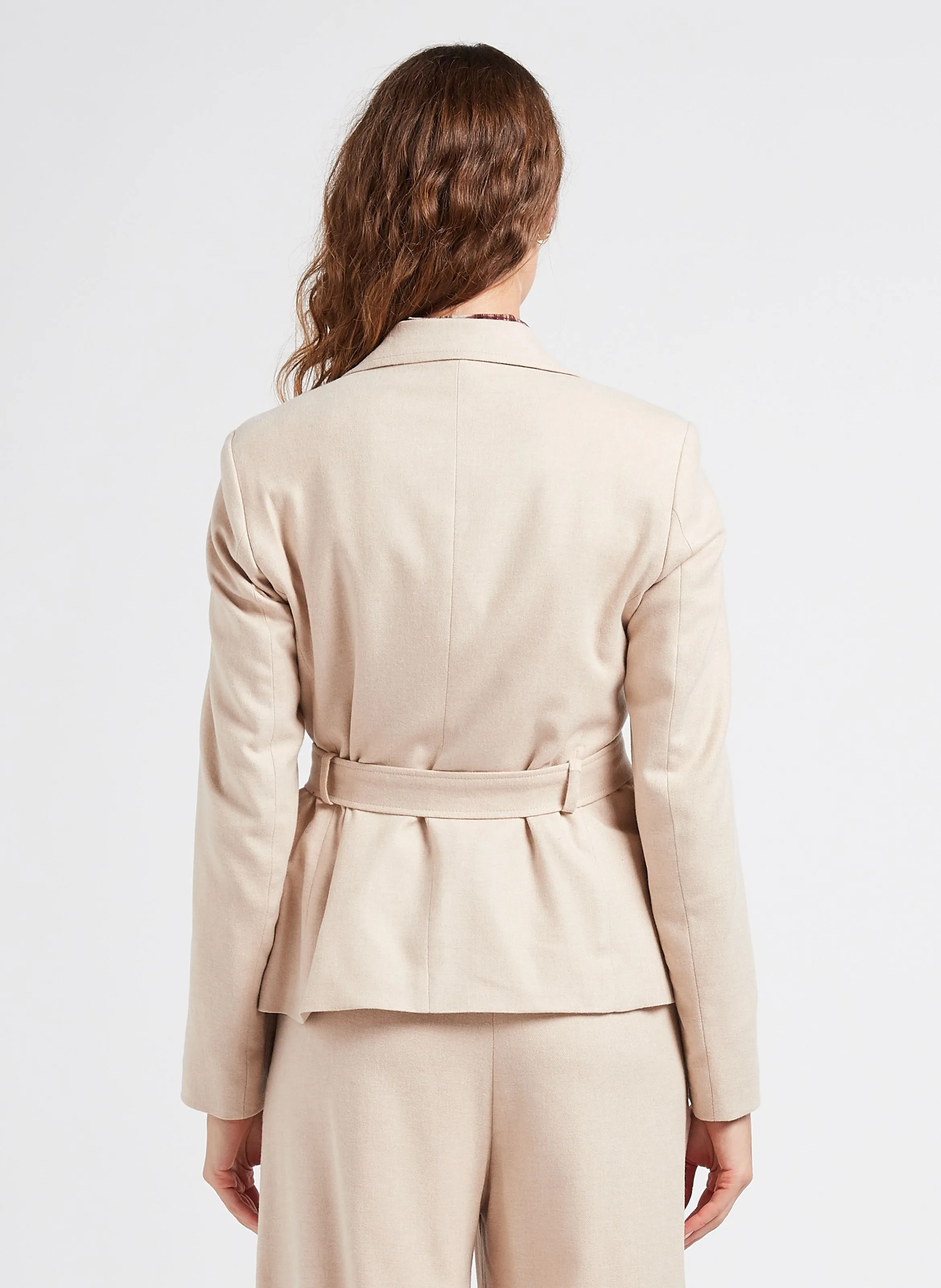 VANIO  CHAQUETA AJUSTADA CON CUELLO SASTRE EN BLANCO