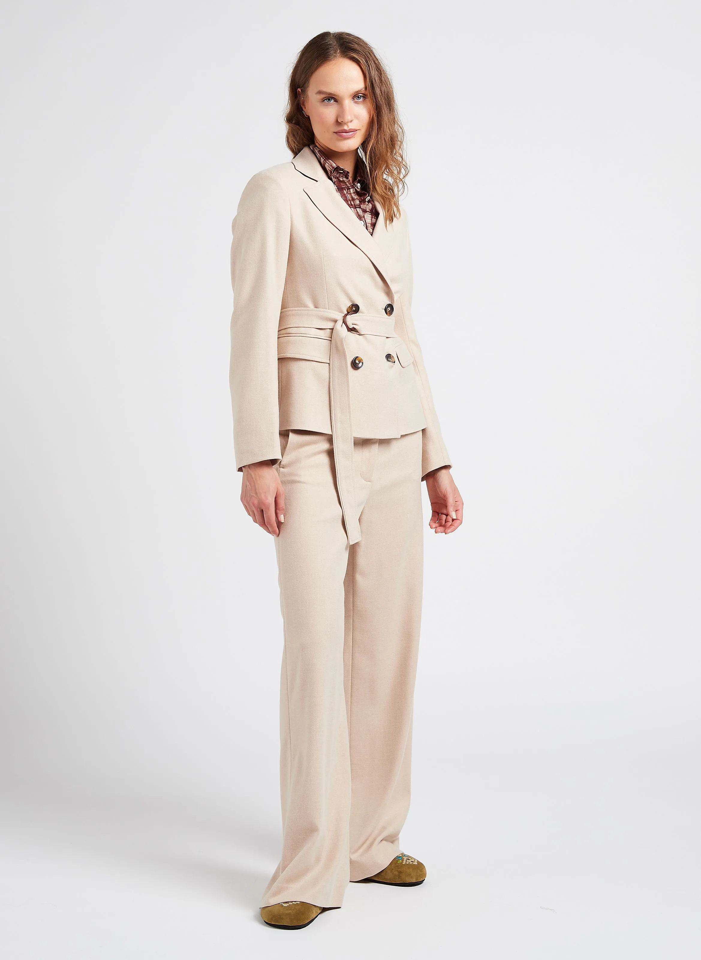 VANIO  CHAQUETA AJUSTADA CON CUELLO SASTRE EN BLANCO
