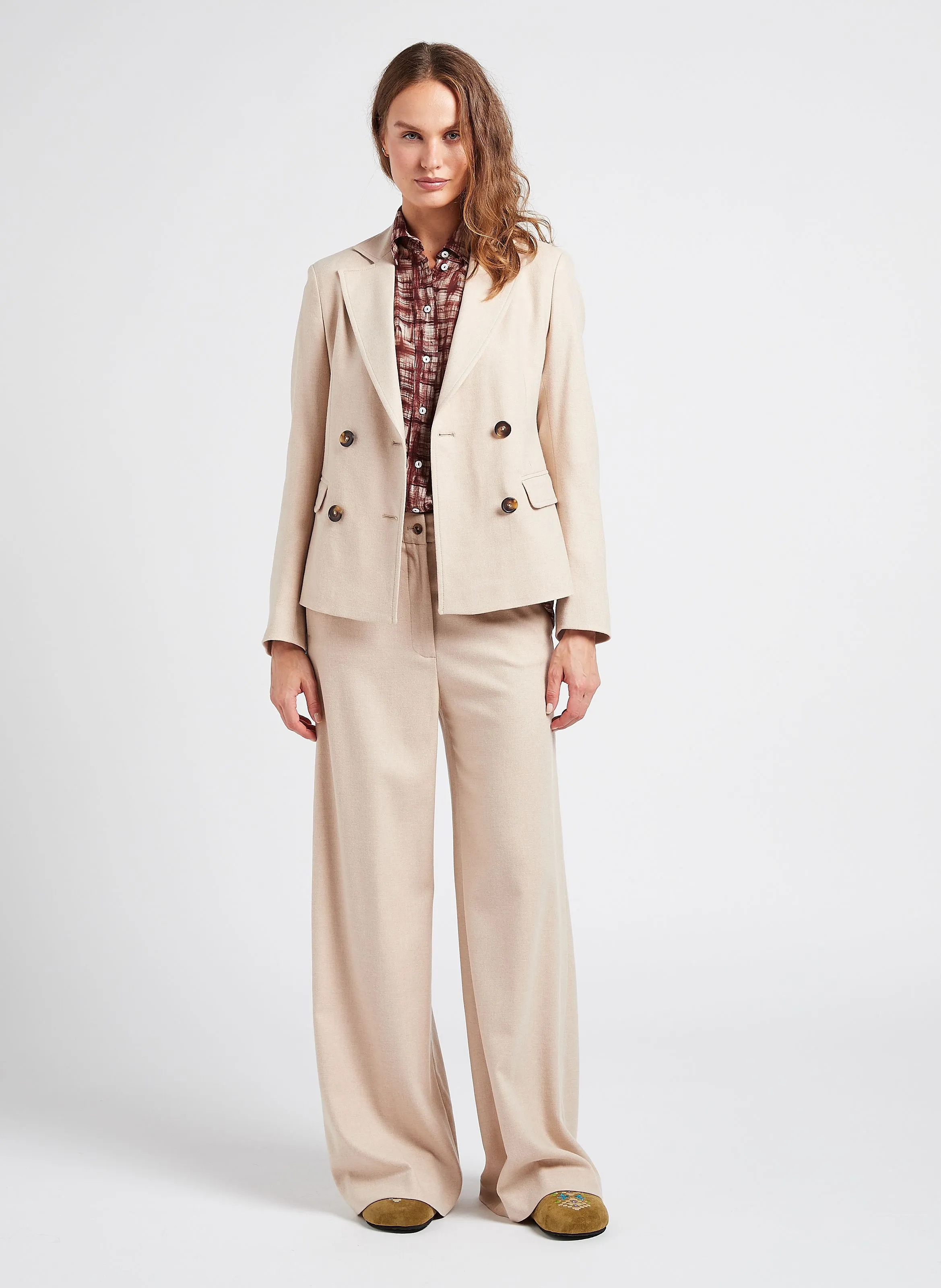 VANIO  CHAQUETA AJUSTADA CON CUELLO SASTRE EN BLANCO