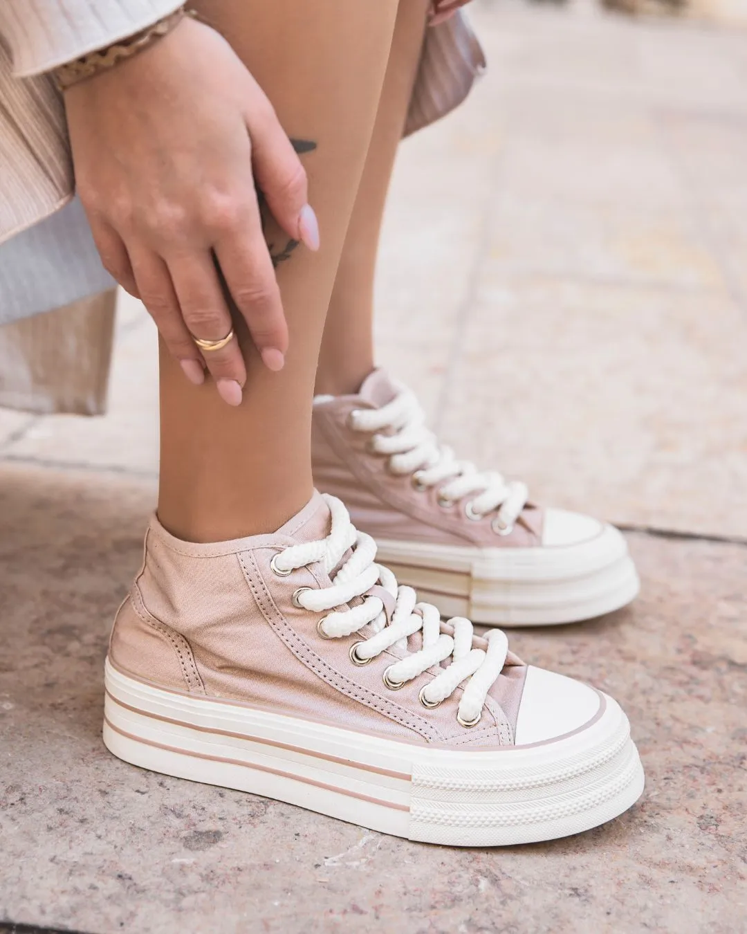 ZAPATILLAS ALTAS DE LONA BEIGE PARA MUJER  MAEVE