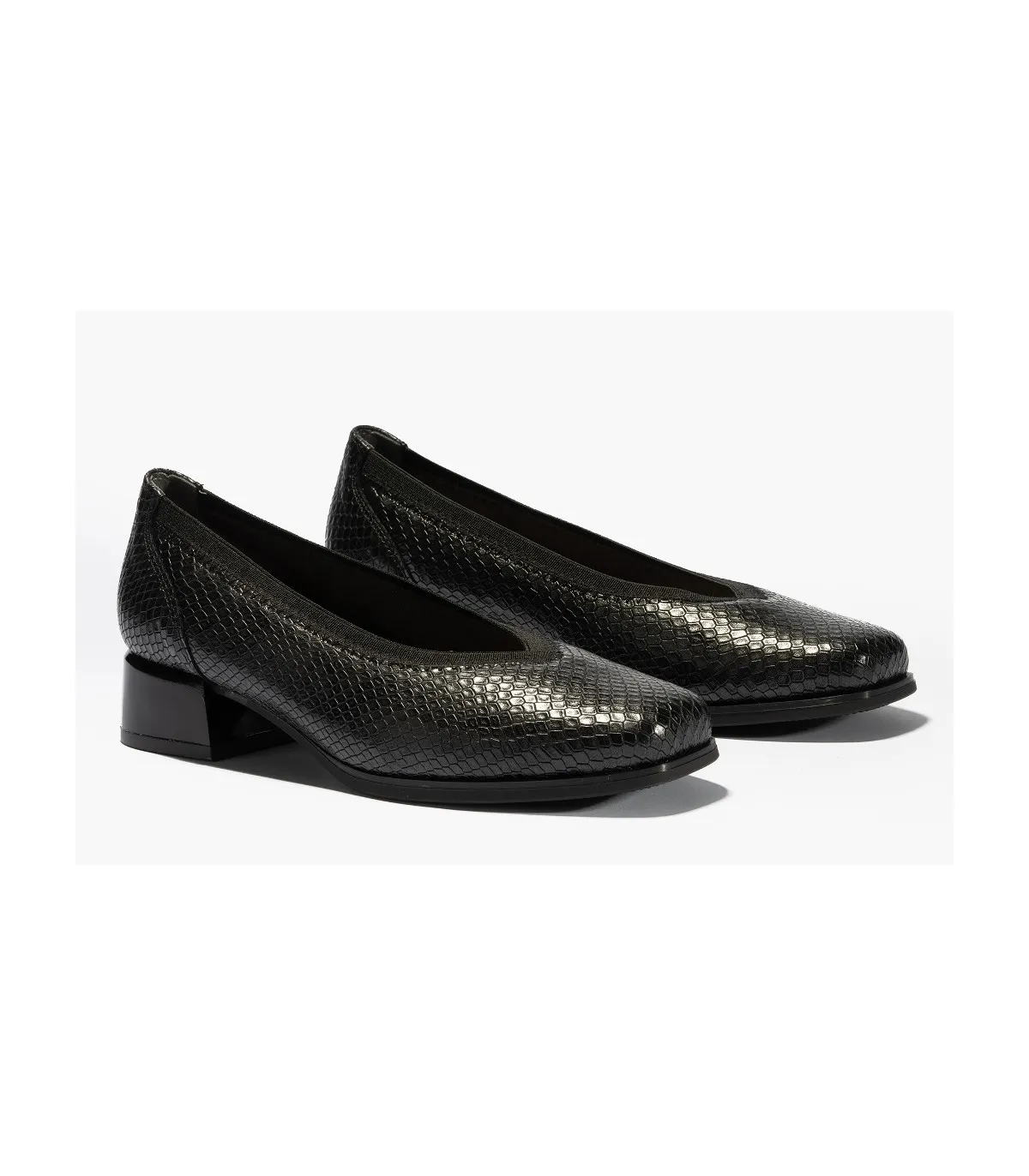 Zapato corte salón con elástico en color negro