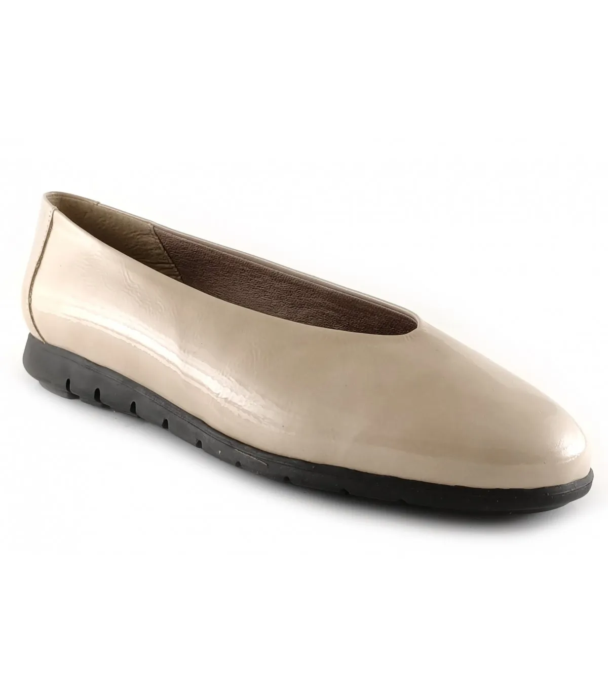 Zapato corte salón en charol beige